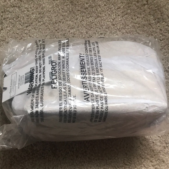 LAST 1! NWT Juicy Couture Holographic Cosmetic Bag - Picture 3 of 3